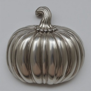 Décor de citrouille en aluminium poli à la main, sculpté avec des détails, offrant une lueur festive et une touche artisanale pour Halloween - Product Image 3
