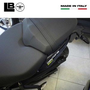 Adesivi 3D Personalizzati per Protezione Laterale Serbatoio Moto Triumph Daytona 660 2024 - Product Image 3