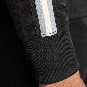 ชุดวอร์มเข้ารูปสำหรับผู้ชายสีพื้นมีฮู้ดสำหรับฤดูหนาวระบายอากาศได้ดีน้ำหนักเบาพิมพ์โลโก้ได้หลายสี - Product Image 6