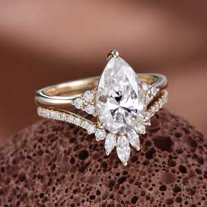 Gran oferta elegante Marquesa de pera y anillo de diamante de moissanita de corte redondo anillo de compromiso de múltiples formas atemporal para ella a la venta - Product Image 2