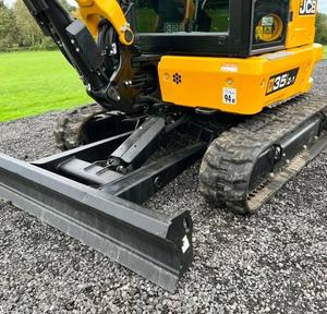 Miniexcavadora JCB 35Z-1 2023 con giro de cola cero, diésel, compacta, con bomba hidráulica auxiliar y caja de cambios - Product Image 2