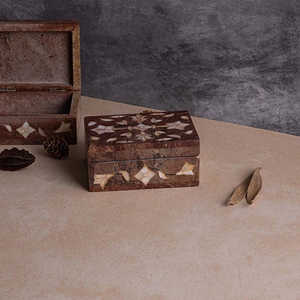 Exquisita Caja de Joyería con Incrustaciones de Madreperla, Elegante Organizador para sus Piezas Preciadas - Product Image 3