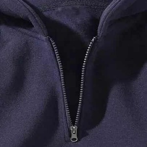 เสื้อฮู้ดดี้ฟอกสีแบบกำหนดเอง ผ้าฝ้ายฟลีซ 100% สไตล์สตรีทแวร์ พร้อมโลโก้ปัก สำหรับทุกเพศ เหมาะสำหรับฤดูหนาว - Product Image 3