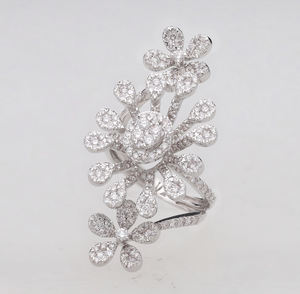 Anillo de diamante de declaración floral ancho de oro amarillo de 14 quilates con diamantes redondos naturales Configuración de racimo de ráfaga radiante Atractivo de lujo audaz - Product Image 3