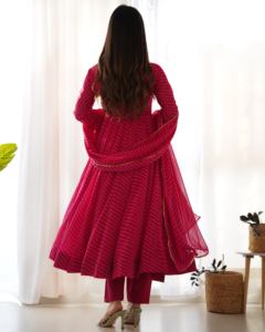 Tennecy ชุดเดรสผ้าโปร่งบางทันสมัยสำหรับงานเทศกาลดีไซน์เพ้นท์มือสีสดใสมีรายละเอียดระบาย - Product Image 3