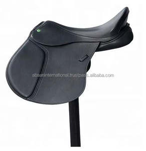 Selle d'équitation anglaise en cuir, design personnalisé, durable, best-seller, gullet interchangeable, 3 étriers - tailles et couleurs personnalisées disponibles - Product Image 1