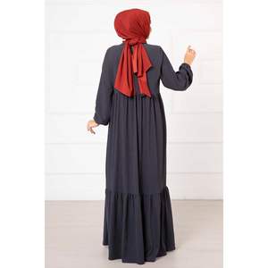 Ensemble abaya à manches élastiques superposées avec détails fumés pour femme - Product Image 1