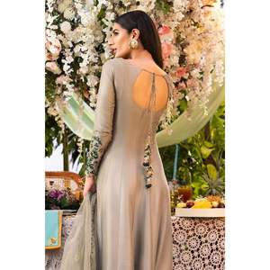 Elegante conjunto de kalidaar y dupatta color gris guijarro para la madre de la novia - Product Image 3