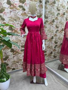 คอลเลกชันการแต่งกายของผู้หญิงที่มีดีไซน์ทันสมัยด้วยการปักเลื่อมงานดีไซน์เนอร์ - Product Image 3