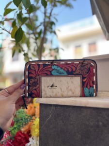 Portefeuille sculpté outillé pochette coque de téléphone élégant en cuir de vachette métallisé fourrure portefeuille de créateur multi-usages portefeuilles en cuir occidental - Product Image 4