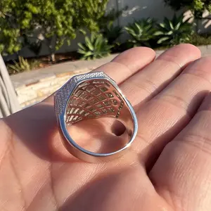 Anillo de Moissanita Clásico con Símbolo de Personaje para Mujer, de Avira Jewels, en Plata de Ley 925, Sin Níquel, Chapado en Oro Rosa - Product Image 4