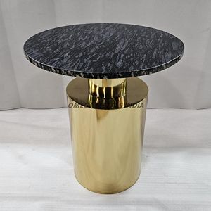 Elegante conjunto de dos mesas de media luna con una hermosa parte superior de madera y una base de metal negro duradera, ideal para una decoración versátil del hogar - Product Image 6