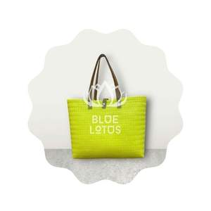 Sac en plastique dynamique Lotus bleu Offre Spéciale 2025 sacs à provisions recyclables avec poignées solides et design moderne - Product Image 1