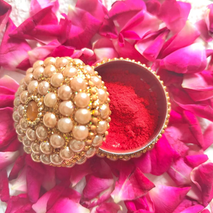 Pequeño Haldi Kumkum Box Kumkum Holder Roli Chawal Holder Puja Favores Boda india y regalos de devolución Diseño surtido - Product Image 1