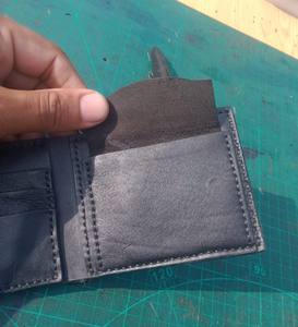 Portefeuille miniature en cuir de vachette personnalisé avec logo Anwar Enterprises, poche à monnaie, rabat, fonction anti-vol RFID, doublure en polyester, fermeture ouverte - Product Image 3