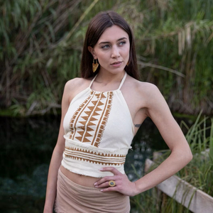 Haut court bohème pour femme, taille unique, col halter, imprimé coloré ludique avec ourlet à franges, idéal pour les festivals, cadeau pour elle - Product Image 1