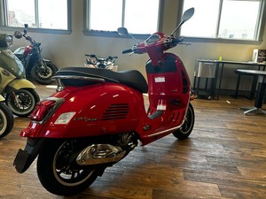 Nuova <span class=keywords><strong>Vespa</strong></span> <span class=keywords><strong>GTS</strong></span> Super <span class=keywords><strong>300</strong></span> Sport 2026 dal design accattivante - Scooter/Ciclomotore pronto per la spedizione in tutto il mondo - Product Image 5