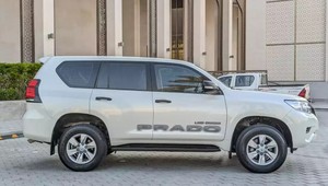 Precioso Prado TX 2024 Blanco, 2.7L Gasolina, Asientos de Tela, Sistema de Navegación Bluetooth, Volante a la Izquierda, 18 Ruedas, 7 Plazas, Automático - Product Image 4
