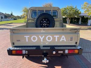 Toyota Land Cruiser HardTop LX79 4WD Doble Cabina Pickup 2022 Usada - Product Image 6