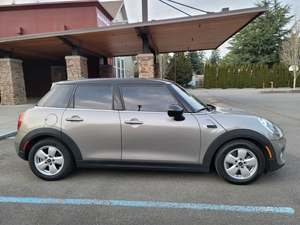 MINI Cooper 2016 Hatchback de 4 Puertas con Tracción Delantera / Disponible para la Venta con Bajo Kilometraje, Motor de Gasolina, Auto Usado en Excelentes Condiciones y Sin Accidentes, Volante a la Izquierda - Product Image 3