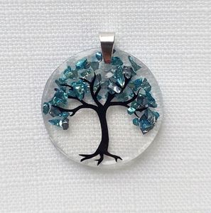 Colliers en résine faits à la main pour femmes Style d'ange créatif avec nuages de ciel bleu foncé lumineux Design unique - Product Image 4