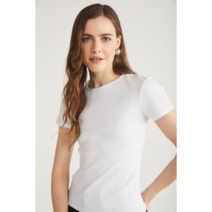 ETHIQUET Maude Body de manga corta con cuello redondo y ajuste regular con aspecto acanalado para mujer - Product Image 1