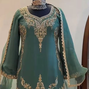 DERNIÈRE MAGNIFIQUE KURTA PANT DUPPATA ROBE EN MOUSSELINE TISSU PERLES DE CRISTAL ORNÉ DABKA TRAVAIL IMPRIMÉ FLORAL STYLE INDIE FOLK - Product Image 3