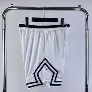 Vente en gros de shorts de sport d'été décontractés en satin pour fitness, basket-ball personnalisé pour hommes, maille, séchage rapide, respirant, longueur genou, solide - Product Image 4