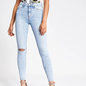 Lo último en 2025, pantalones vaqueros de talla grande de tiro medio para mujer, transpirables, logotipo personalizado, venta al por mayor, pantalones vaqueros de motorista rasgados ajustados para mujer, OEM - Product Image 2