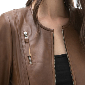 Fabricante de Ropa Deportiva Impermeable para Mujer, Chaqueta de Cuero de Alta Calidad al por Mayor, Chaqueta Casual de Moda Urbana al por Mayor - Product Image 3