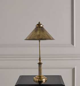 Lampe de table en métal de style vintage pour la décoration intérieure rétro, créant une ambiance chaleureuse avec un design d'inspiration antique - Product Image 4