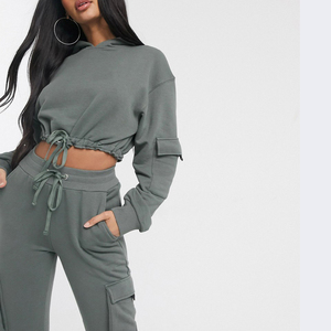 Ensemble de survêtements personnalisés pour femmes, crop top à capuche avec poche cargo, ensemble de jogging pour femmes, survêtement d'entraînement, ensemble de jogging pour femmes, ensemble 2 pièces - Product Image 4