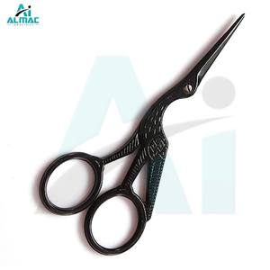 Mini ciseaux ALMAC Black Bird pour la broderie et la coupe de fil avec un design léger et une poignée confortable pour une utilisation prolongée - Product Image 3