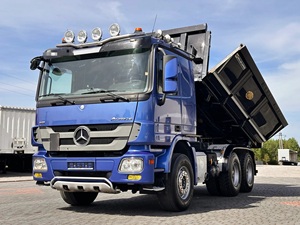 Camion à benne basculante Mercedes Benz Actros 2651 V8 d'occasion 2013, 6X4, diesel, capacité de 40 tonnes, transport de boues de construction urbaine - Product Image 1