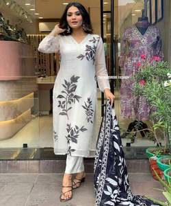 Precioso vestido de recepción de Georgette Salwar Kameez con detalles de perlas opulentas. - Product Image 1