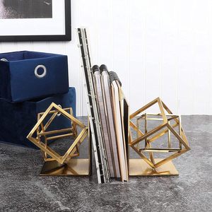 Sujetalibros de diseño de cubo chapado en oro de lujo, soportes de libros decorativos opulentos, interiores sofisticados para decorar, compatibles con sus libros - Product Image 4
