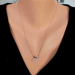 Collar de Plata de Ley 925 con Diseño de Mariposa del Amor y Piedras Rosas y Blancas para Regalo - Product Image 1