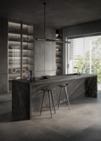 Lamina Noir Désir, pierre frittée grand format, haute qualité, applications de design architectural et d'intérieur, finition Lucidato polie