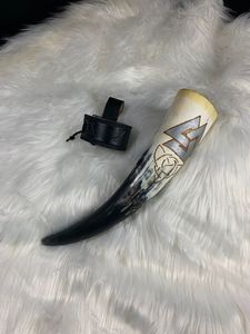 Taza de cerámica de cuerno vikingo festivo hecho a mano para hidromiel y cerveza para fiestas navideñas y alegrías navideñas - Product Image 3