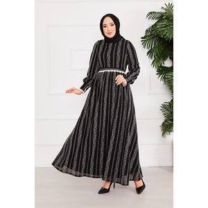Robe hijab modeste ceinturée à taille détaillée en dentelle noire - Product Image 1