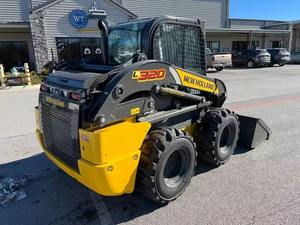 Nouvelle chargeuse compacte New Holland L320 - Product Image 3