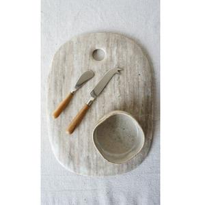 Planche à découper en marbre élégante qui ajoute de la sophistication aux comptoirs de cuisine tout en offrant un espace de découpe et de tranchage fonctionnel - Product Image 4