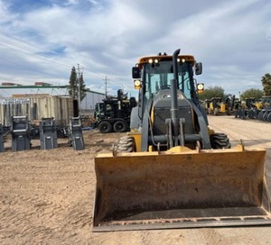 2017 John Dee Re 315SL Minicargadora frontal con motor Moog Cojinete de bomba hidráulica-Retroexcavadora usada a la venta - Product Image 4