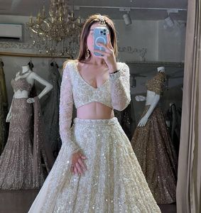 Bordado de lentejuelas intrincadas de Lehenga Choli de seda ultra satinada a la moda, mejorado con capas de lata y lona BD Indian - Product Image 5