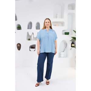 Blusa Tejida Azul Hielo para Mujer Talla Grande RMG con Elegante Detalle en el Cuello - Top Cómodo, Elegante y Versátil - Product Image 5