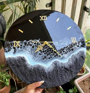 Inspirado en el océano: Relojes de resina con tonos azules y blancos arremolinados, diseñados para parecerse al océano o a las olas. - Product Image 4