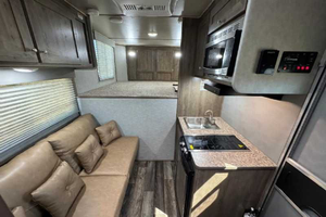 รถพ่วงม้าคุณภาพสูง Harmar Dixie Outlaw 7206LQ รุ่นปี 2026 สำหรับม้า 2 ตัว พร้อมห้องพักอาศัย พร้อมจัดส่ง - Product Image 4