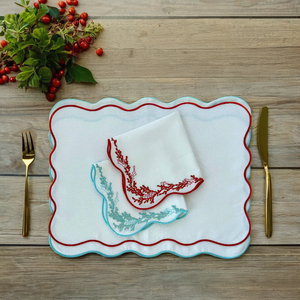 Set de napperons et serviettes de table brodés corail personnalisés lin blanc avec bordure festonnée pour mariages maison et restaurants événements - Product Image 5