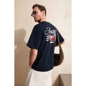 Camiseta DUKEI de Cuello Redondo Extra Grande para Hombre en Amarillo, Algodón Orgánico con Estampado - Product Image 3