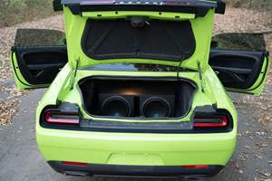 Challenger R/T Shaker 2023 con Motor Hemi V8, Paquete Shaker, Color Sublime - Product Image 5